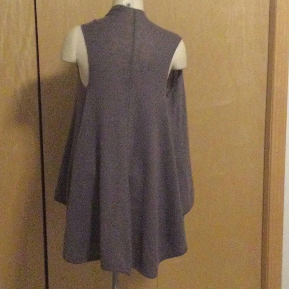 Subtle Luxury CASHMERE SHAWL VEST
$237 - Picture 8 of 15